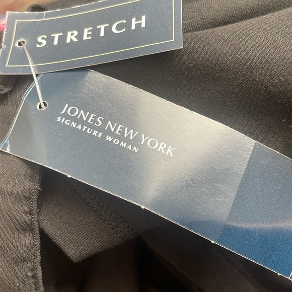 NWT Jones New York Signature Woman Black Knit Blouse w/Ruffled Neckline, Size 3X - Picture 10 of 10